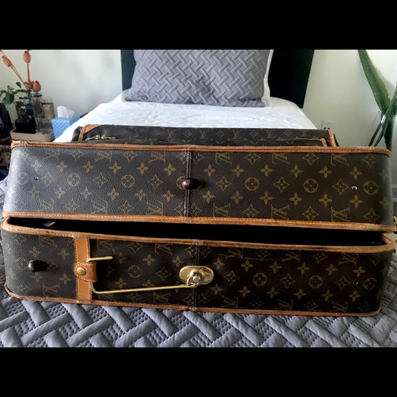 Vintage Louis Vuitton Garment Carrier - Picture 2 of 16